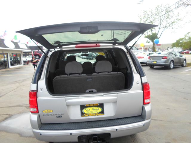 Ford Explorer 2004 photo 16