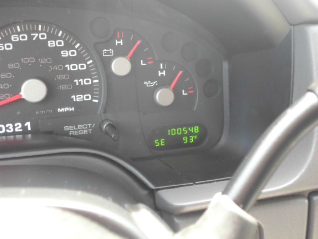 Ford Explorer 2004 photo 2