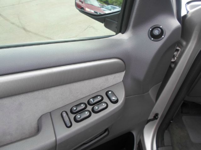 Ford Explorer 2004 photo 8