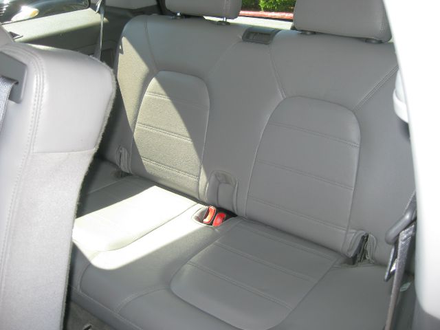 Ford Explorer 2004 photo 2