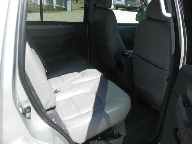 Ford Explorer 2004 photo 4