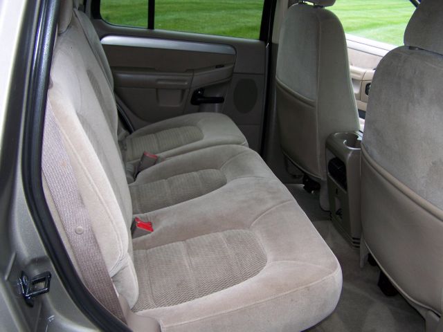 Ford Explorer 2004 photo 1