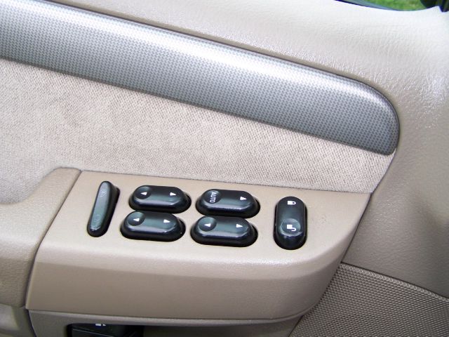 Ford Explorer 2004 photo 13