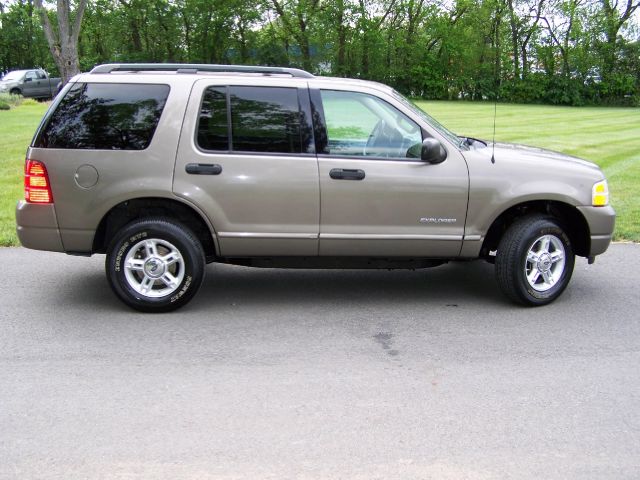 Ford Explorer 2004 photo 18