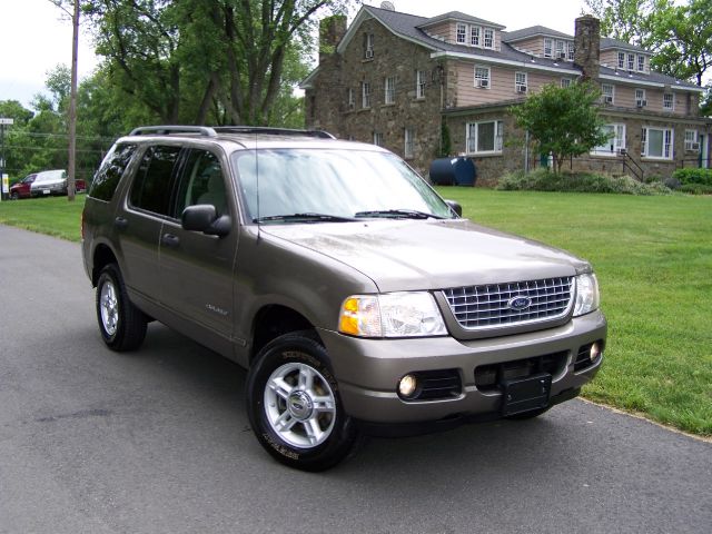 Ford Explorer 2004 photo 2