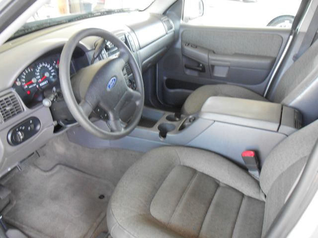 Ford Explorer 2004 photo 2