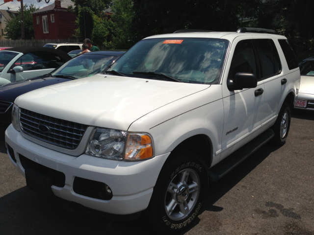 Ford Explorer 2004 photo 1