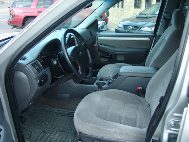 Ford Explorer 2004 photo 2