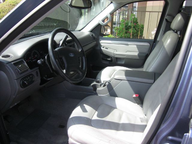 Ford Explorer 2004 photo 1
