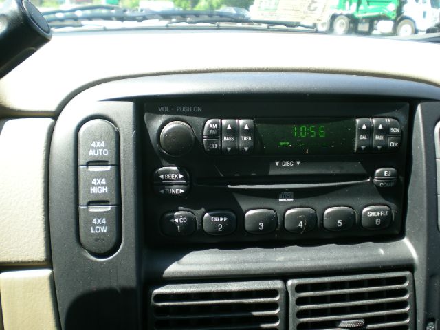 Ford Explorer 2004 photo 1