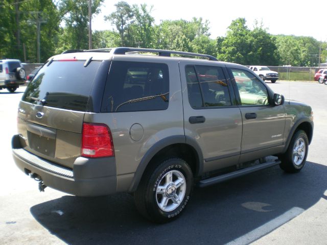 Ford Explorer 2004 photo 2