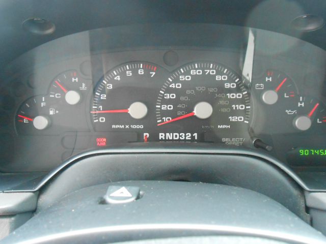 Ford Explorer 2004 photo 4