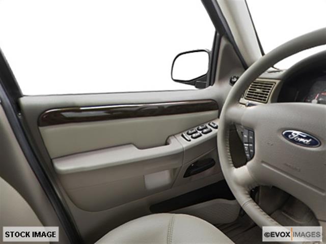 Ford Explorer 2004 photo 2