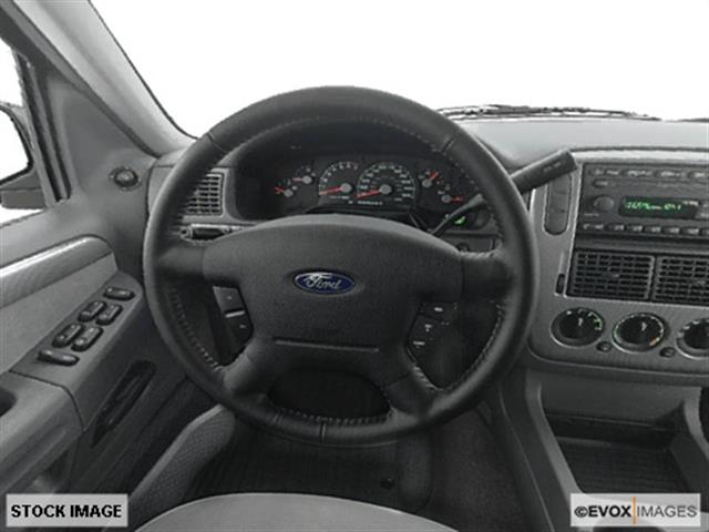Ford Explorer 2004 photo 1