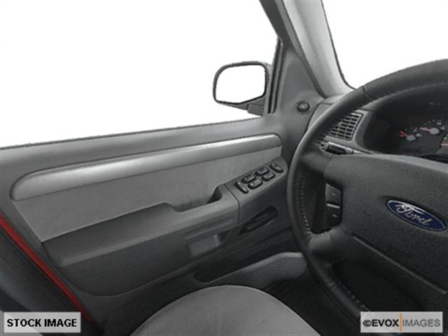 Ford Explorer 2004 photo 2