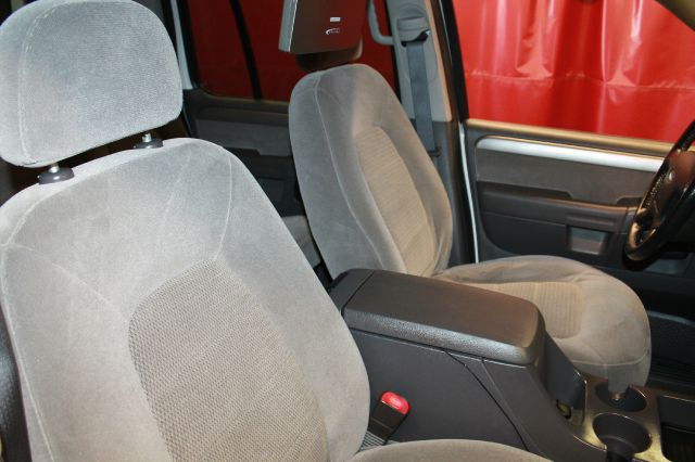 Ford Explorer 2004 photo 16