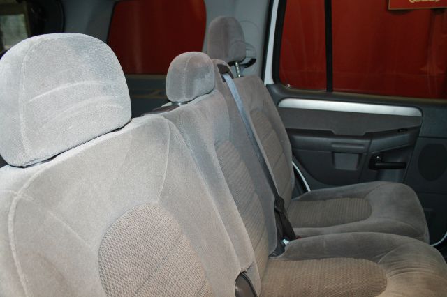 Ford Explorer 2004 photo 17