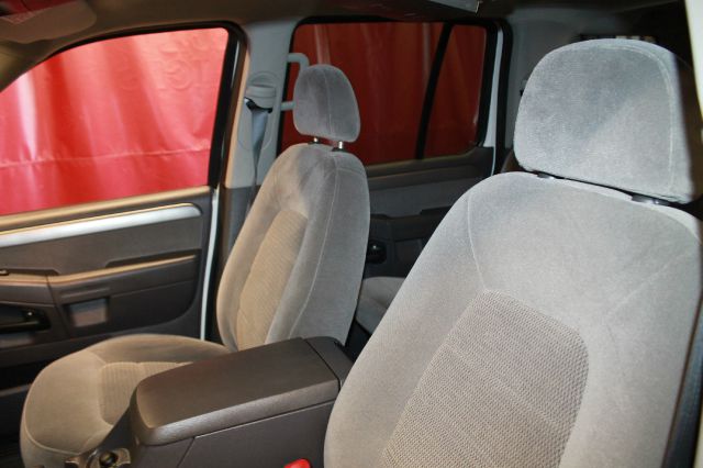 Ford Explorer 2004 photo 18