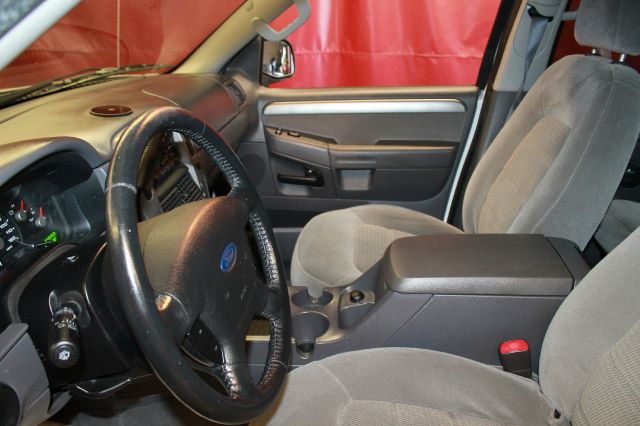 Ford Explorer 2004 photo 21