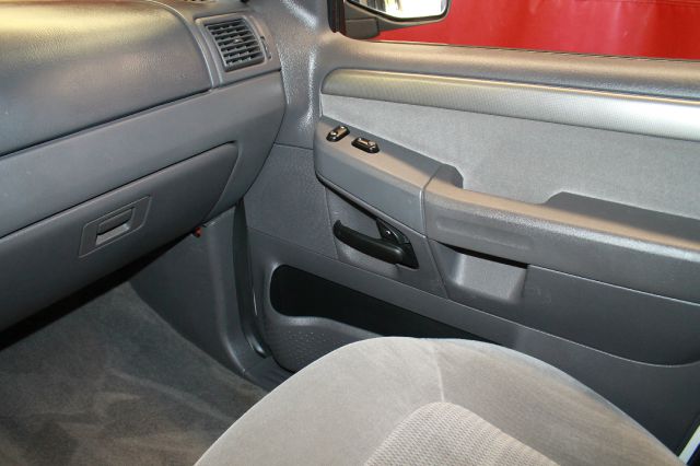 Ford Explorer 2004 photo 22