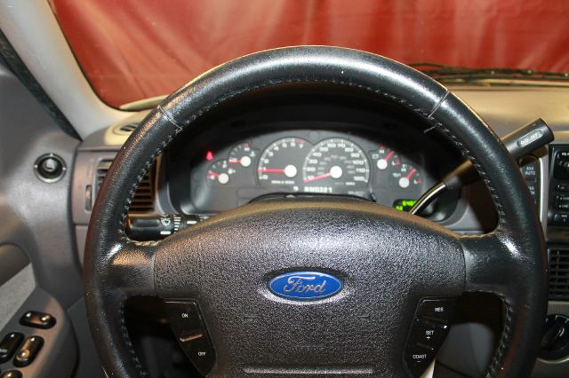 Ford Explorer 2004 photo 6
