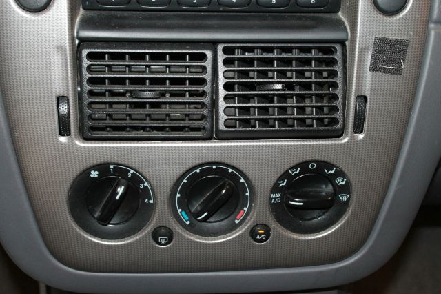 Ford Explorer 2004 photo 8