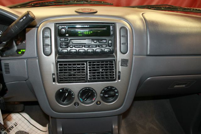Ford Explorer 2004 photo 9