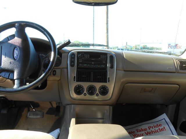 Ford Explorer 2004 photo 3