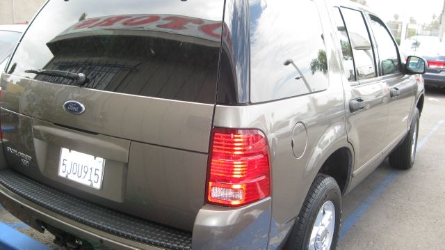 Ford Explorer 2004 photo 2