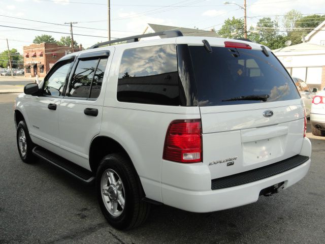 Ford Explorer 2004 photo 2