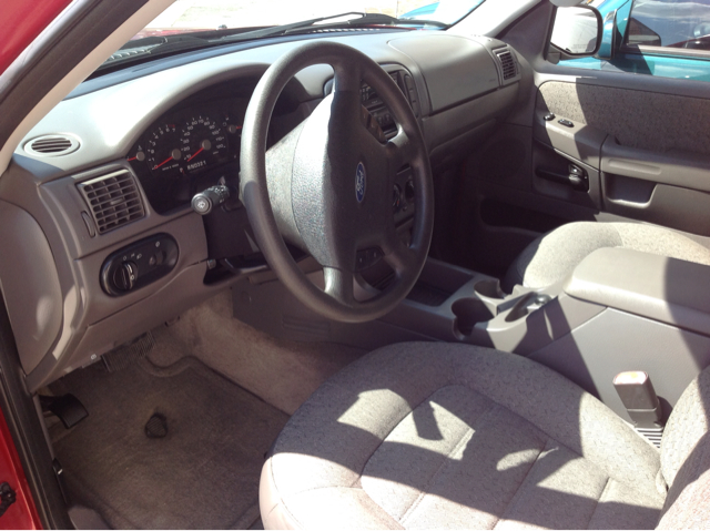 Ford Explorer 2004 photo 2