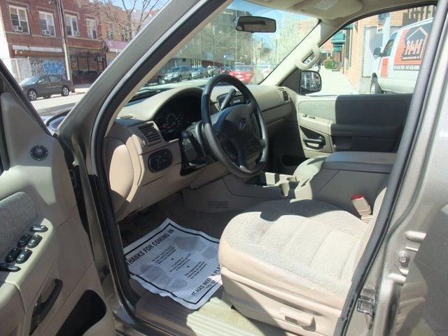Ford Explorer 2004 photo 2