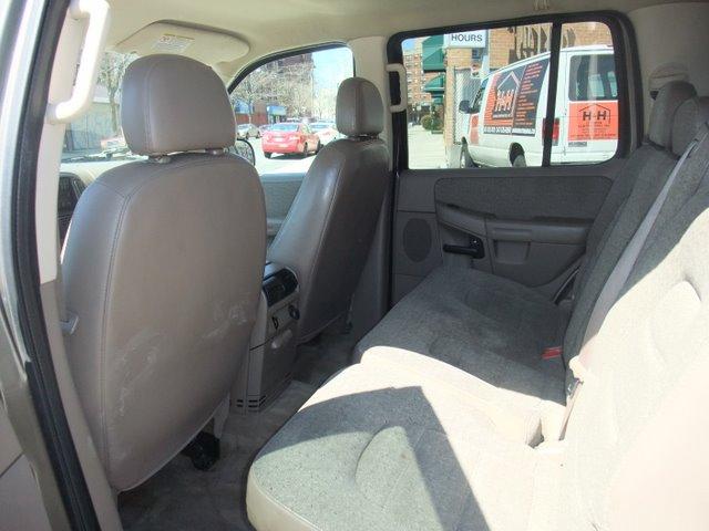 Ford Explorer 2004 photo 3
