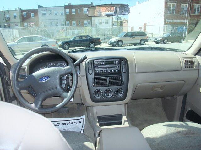 Ford Explorer 2004 photo 4