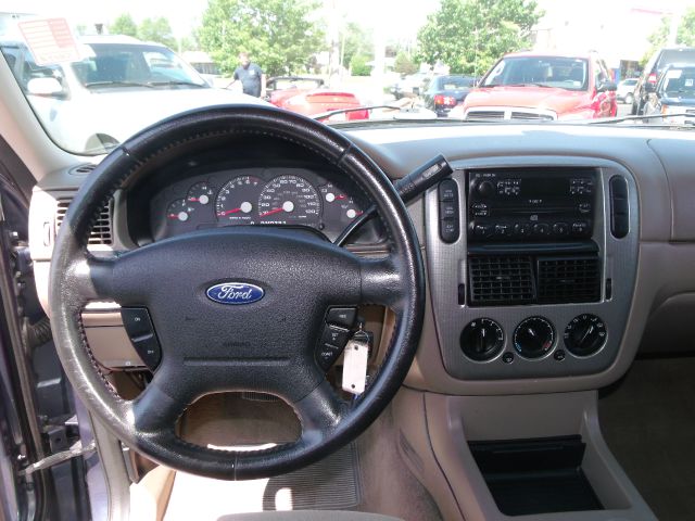 Ford Explorer 2004 photo 1