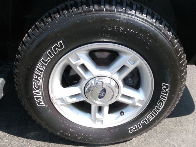 Ford Explorer 2004 photo 10