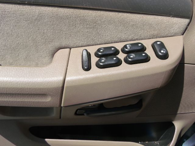 Ford Explorer 2004 photo 17