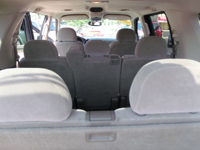 Ford Explorer 2004 photo 2