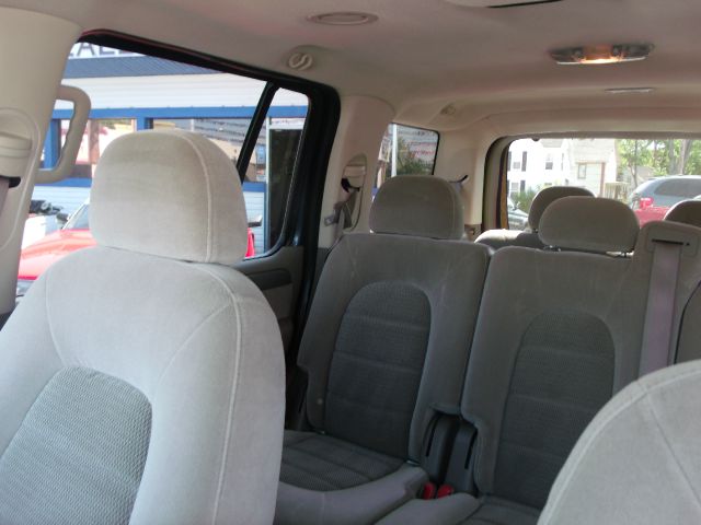 Ford Explorer 2004 photo 8