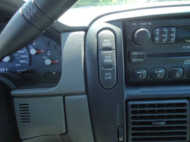 Ford Explorer 2004 photo 30