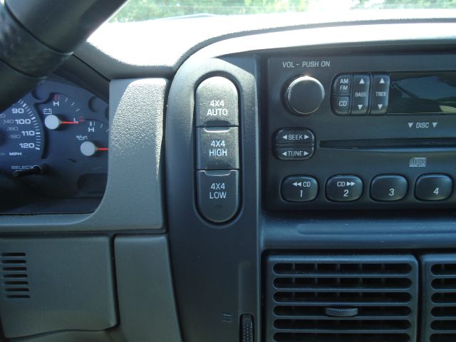 Ford Explorer 2004 photo 8