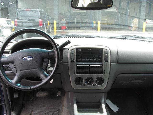 Ford Explorer 2004 photo 1