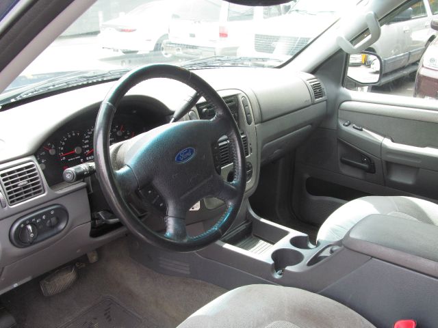 Ford Explorer 2004 photo 2