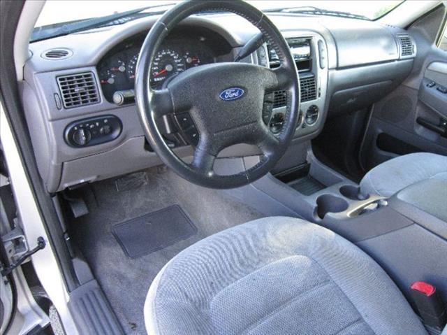 Ford Explorer 2004 photo 3