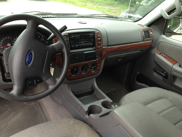 Ford Explorer 2004 photo 2