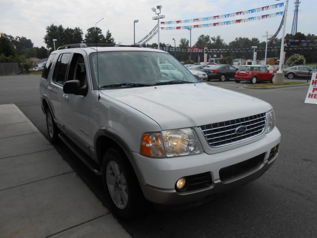 Ford Explorer 2004 photo 2