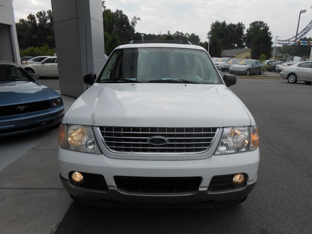 Ford Explorer 2004 photo 3