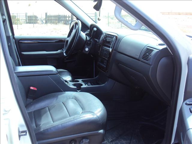 Ford Explorer 2004 photo 3