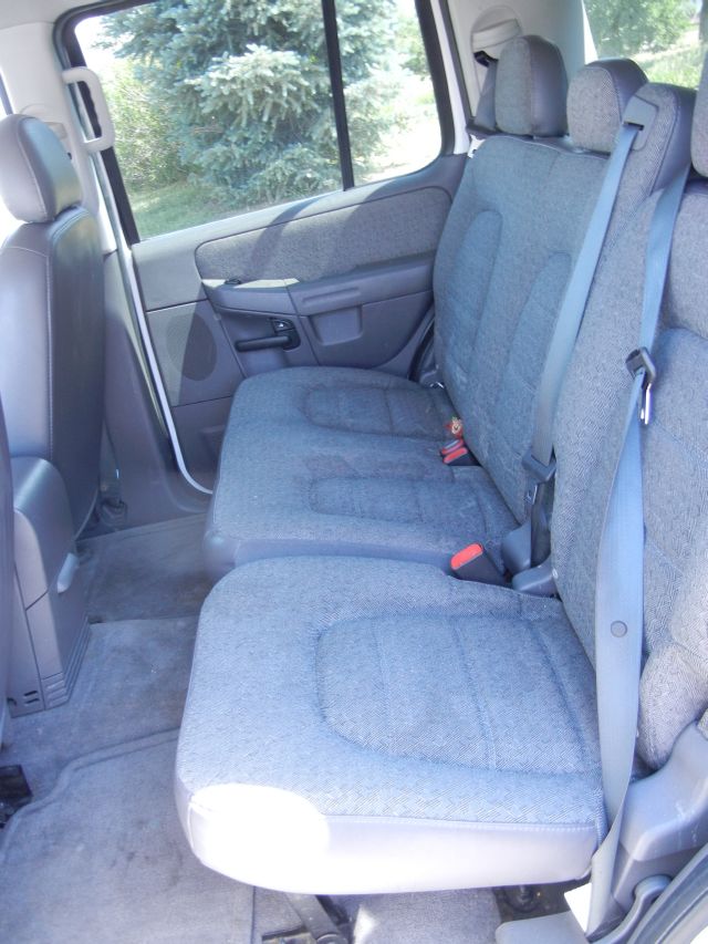 Ford Explorer 2004 photo 1