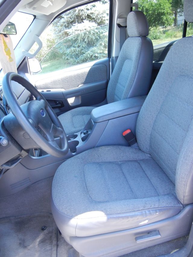 Ford Explorer 2004 photo 2